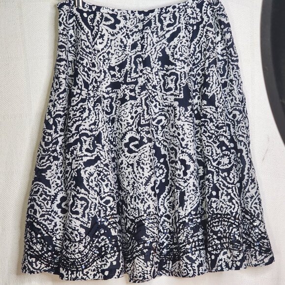Chico's Navy White Lined Zip Back Sequin Design Hem Midi Skirt Chico Sz 3 US XL - Picture 3 of 16